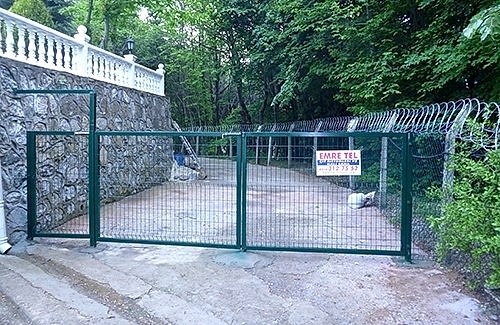 Kanatlı Kapılar